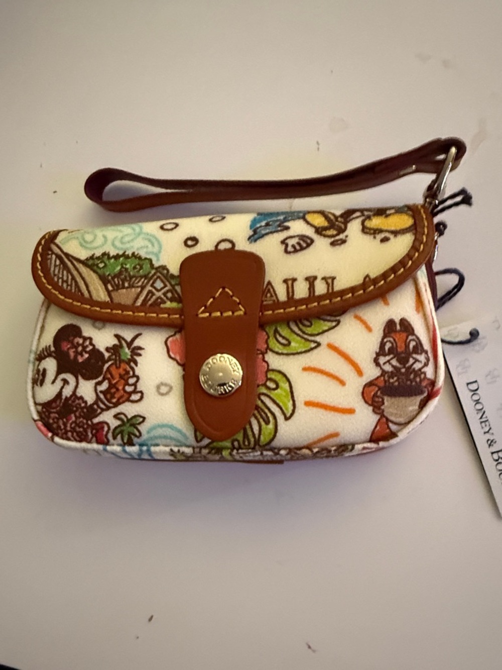 NEW DISNEY AULANI 2014 DOONEY & BOURKE FLAP WRISTLET IN MULTI COLORS MINNIE CHIP - Picture 3 of 4